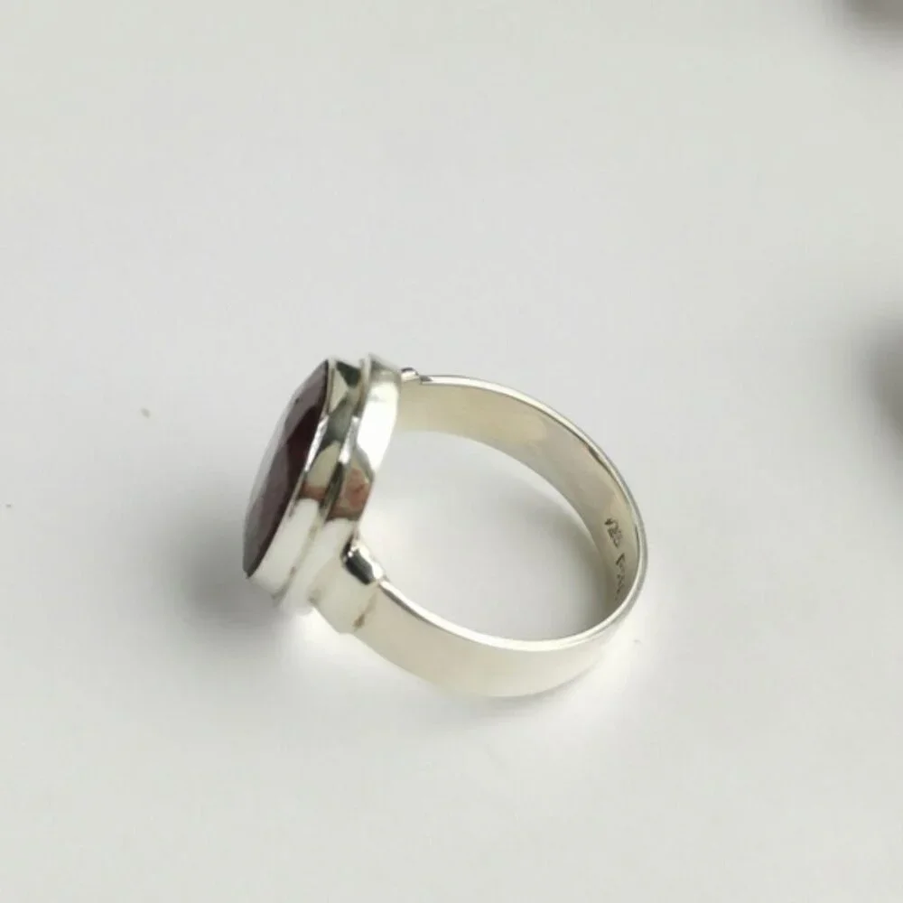 Corundum Ruby gemstone Signet ring in sterling silver - Picture 3 of 8